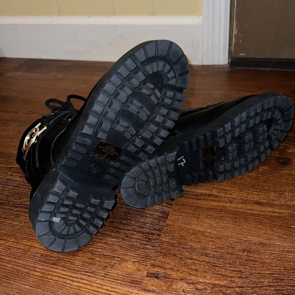 Guess Black Leather Gold Accent Lace Up Zip Moto Combat Ankle Boots Size 6.5 - Picture 10 of 13